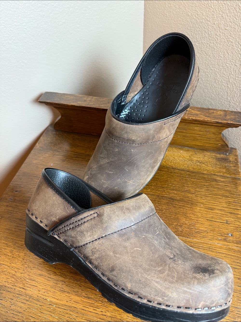 Dansko Brown Brushed Leather Women’s Slip-On Clogs - Picture 2 of 7